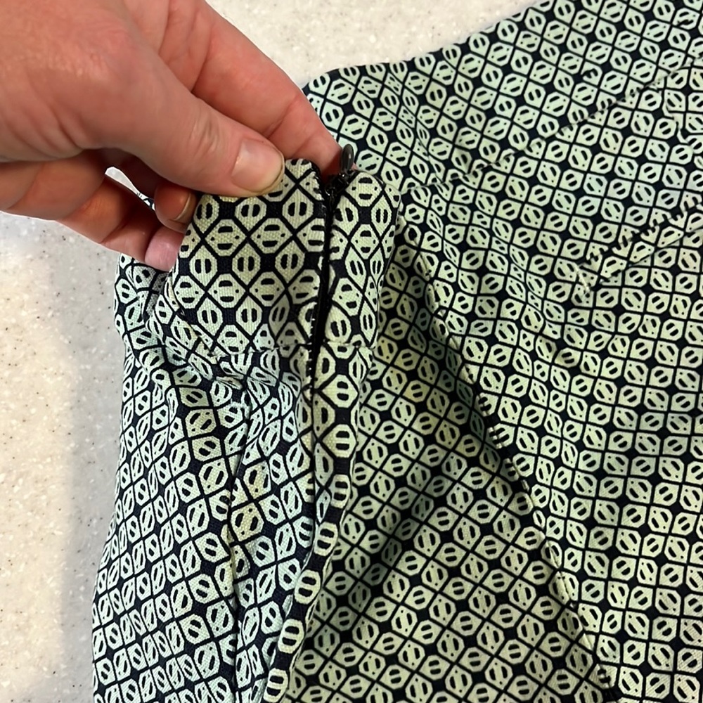 Banana Republic Geometric Patterned Shorts With Side Zipper - Picture 5 of 5